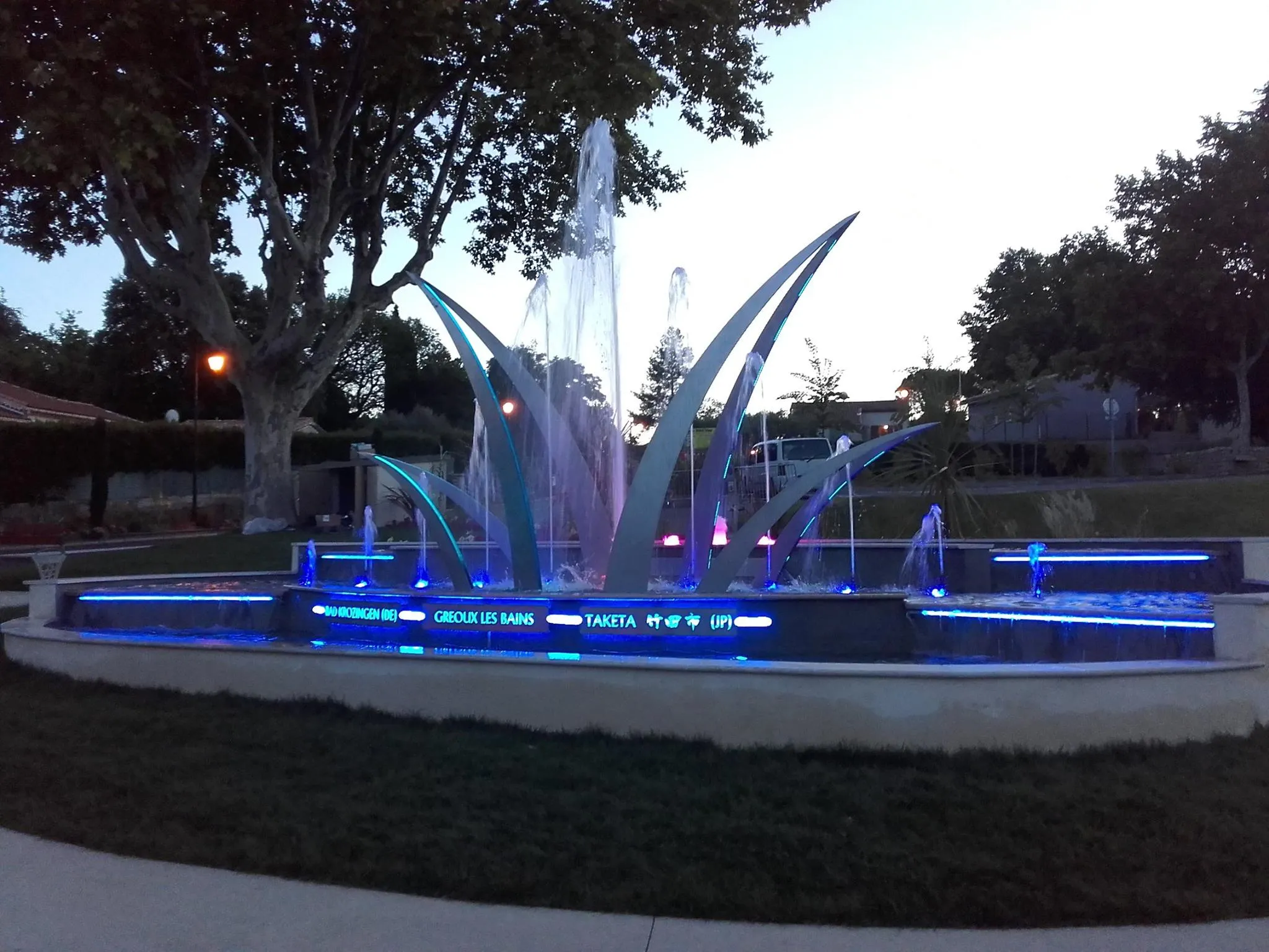 Fontaine inox réalisée par Trametal pour Alain Jacquemmoz à Gréoux