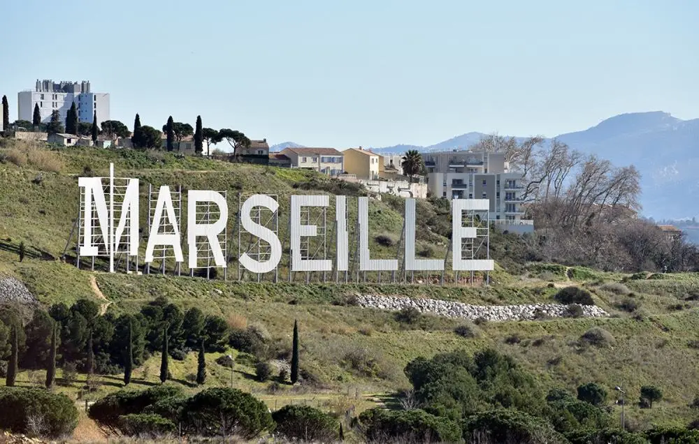 Panneau MARSEILLE sur les hauteurs de la ville
